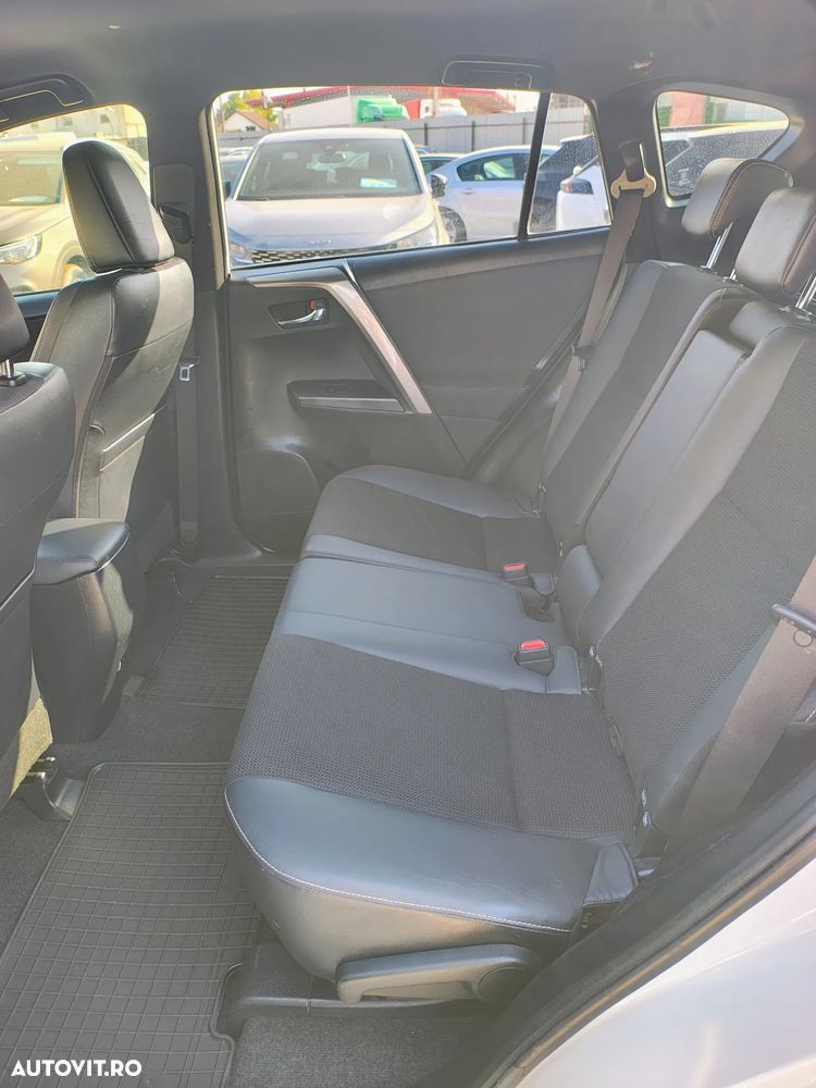 Toyota RAV4 2.0 D-4D 4x2 Start-Stop Executive - 17