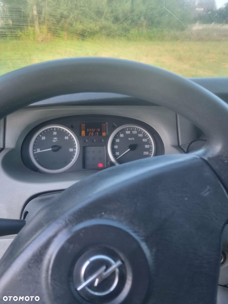 Opel Vivaro - 11
