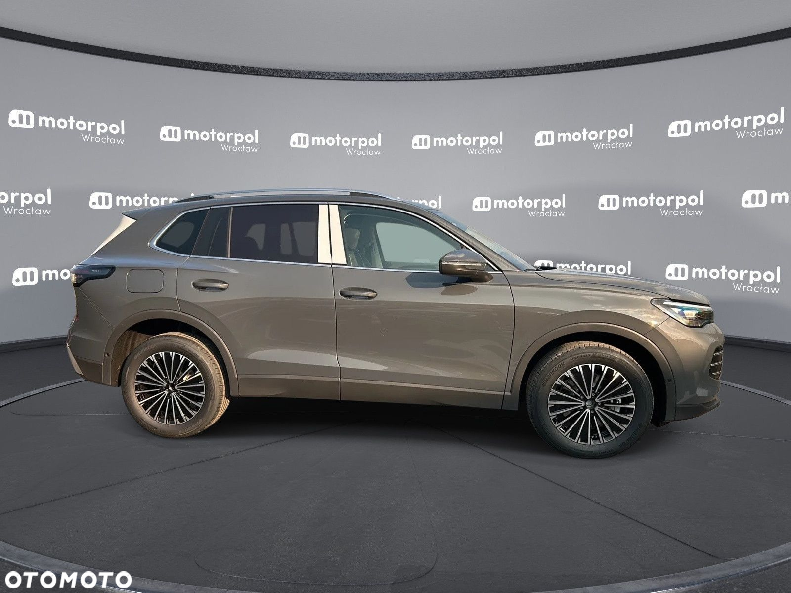 Volkswagen Tiguan - 11