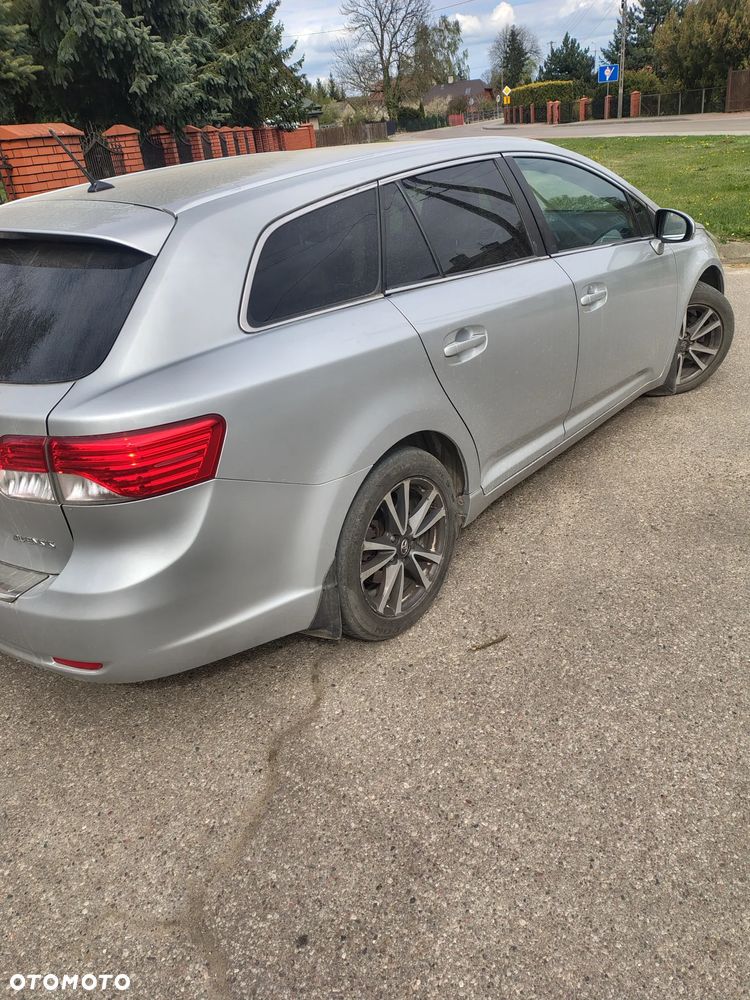 Toyota Avensis 2.0 D-4D Sol - 4