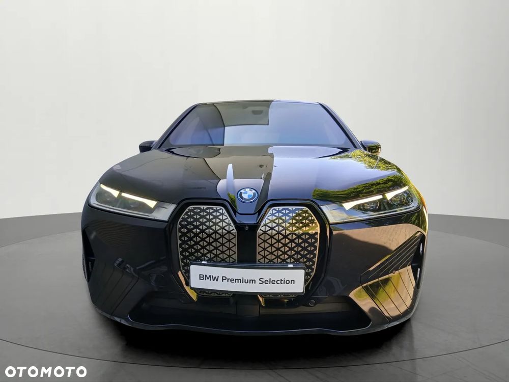 BMW iX - 8