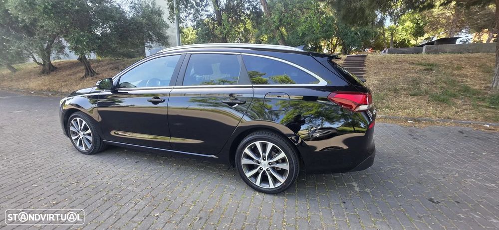 Hyundai i30 SW 1.6 CRDi Blue Style+Navi - 3