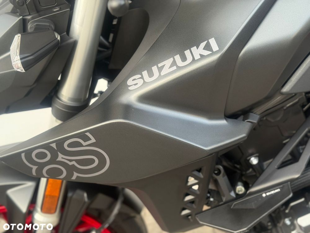 Suzuki GSX - 23