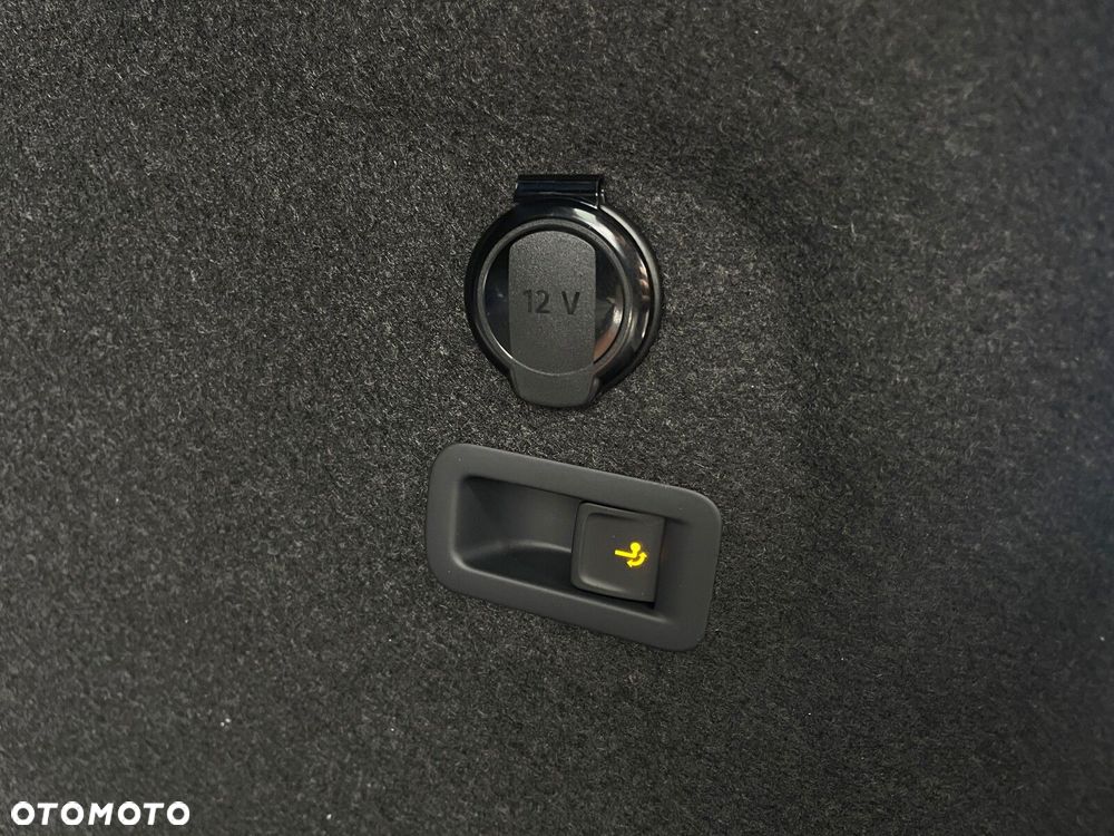 Volkswagen Golf Variant 2.0 TDI R-Line Plus DSG - 28