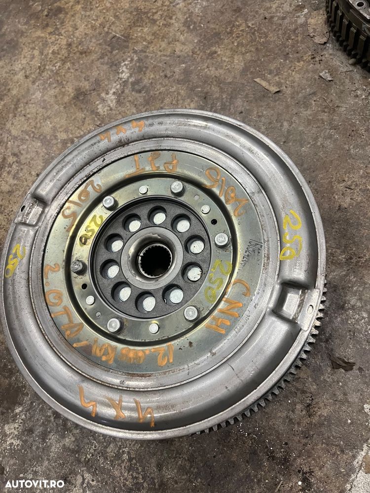 Volanta 0B5105317R audi A4 A5 2.0 tdi 2015 - 3