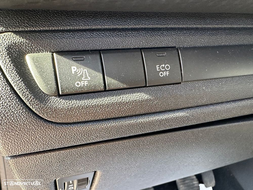 Peugeot 2008 1.2 PureTech Style - 13
