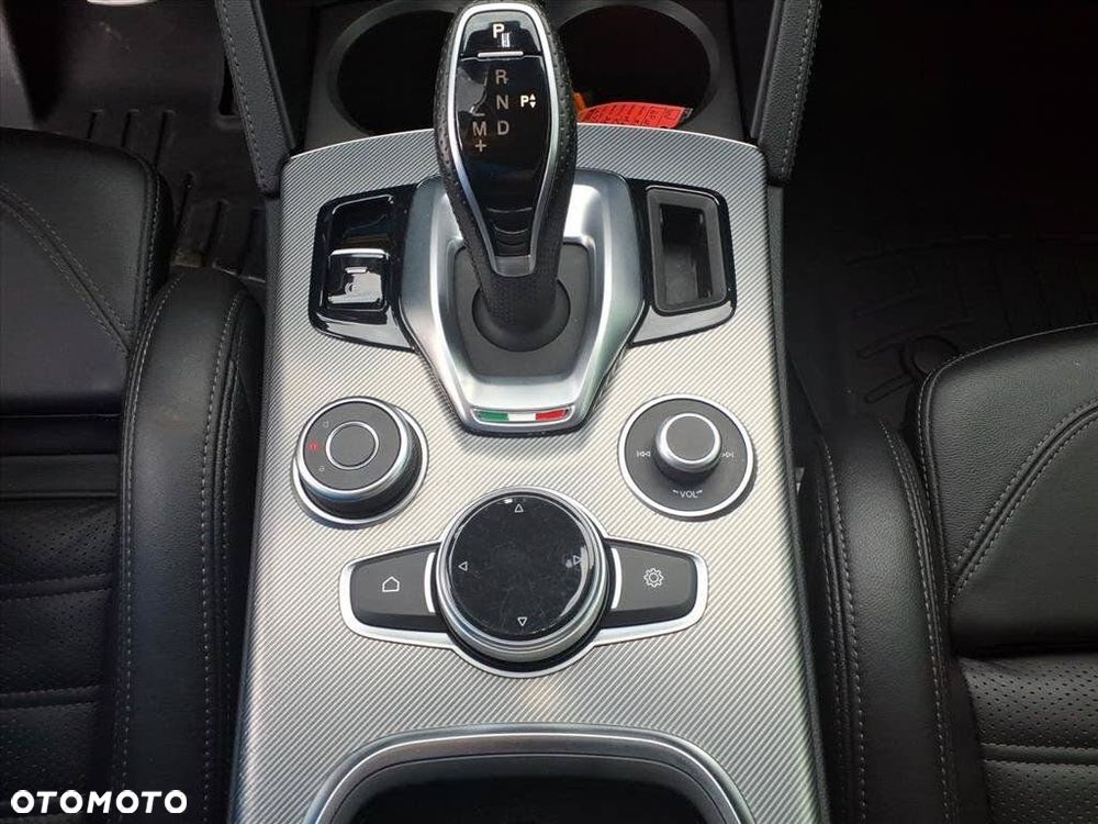 Alfa Romeo Stelvio - 19