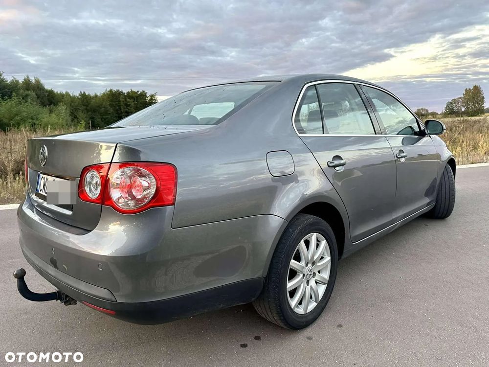 Volkswagen Jetta - 9