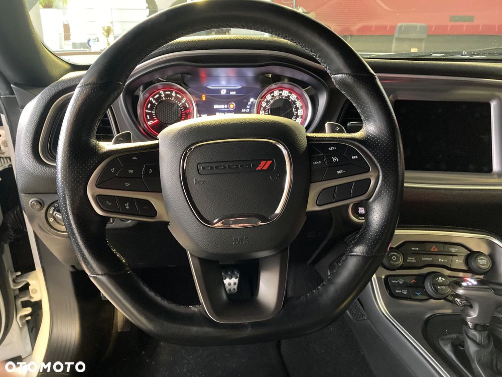 Dodge Challenger 6.4 Scat Pack - 26