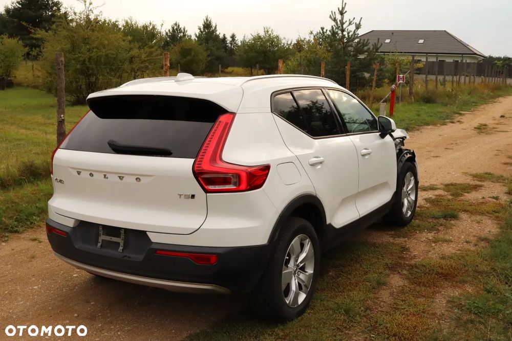 Volvo XC 40 T5 AWD Momentum - 8