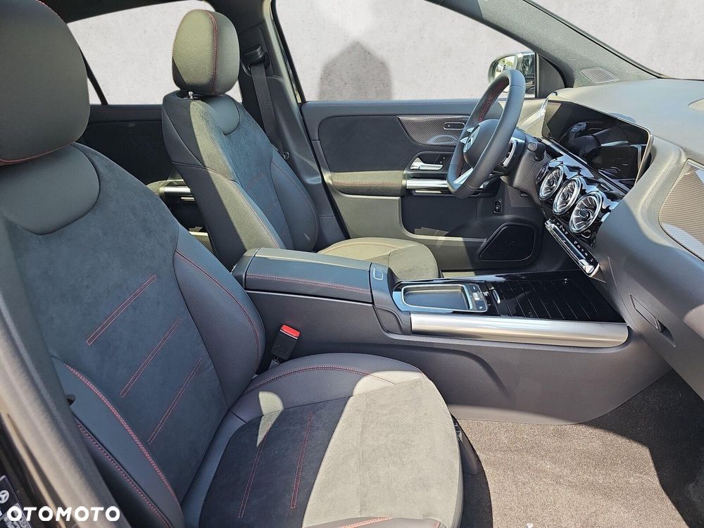 Mercedes-Benz GLA - 16
