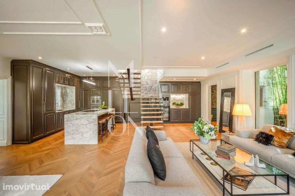 Moradia T3 +1 no centro de Cascais com piscina - Grande imagem: 2/60