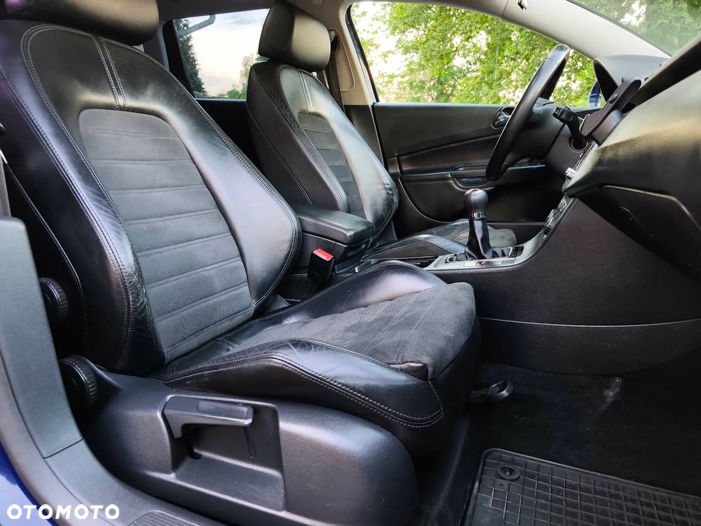 Volkswagen Passat 2.0 TDI Highline - 9