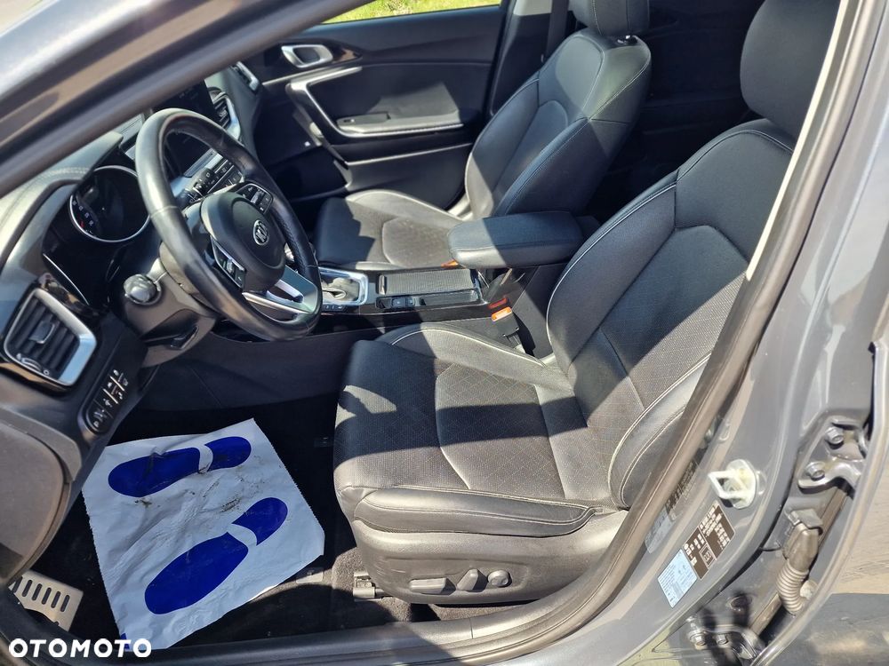 Kia Ceed 1.6 CRDi Eco-Dynamics+ (48V Mild-Hybrid) DCT7 Platinum Edition - 22