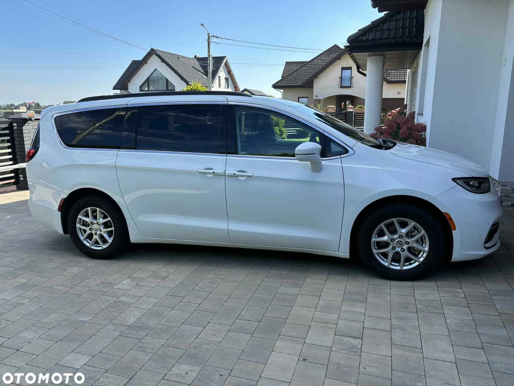 Chrysler Pacifica - 16