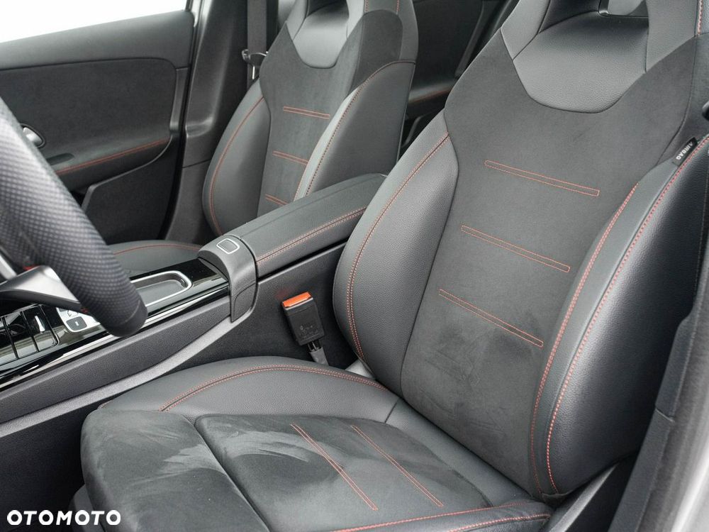 Mercedes-Benz Klasa A 220 4-Matic Progressive 8G-DCT - 12