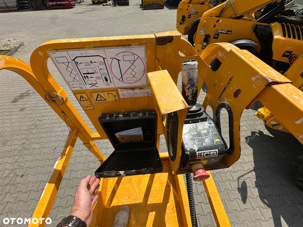 JCB ACCESS S2632E - 8