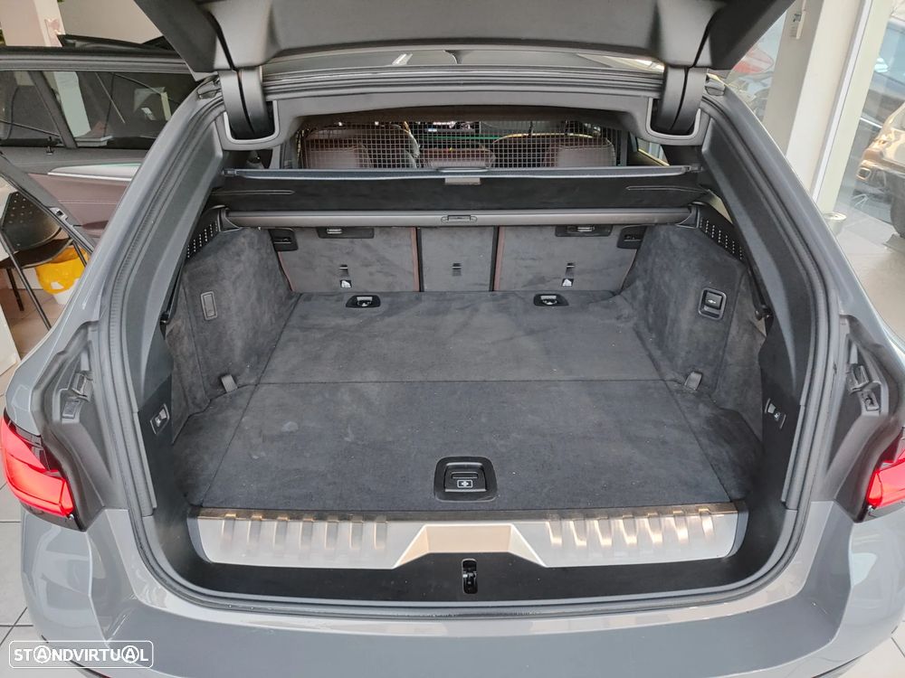 BMW 530 e Pack Desportivo M - 16