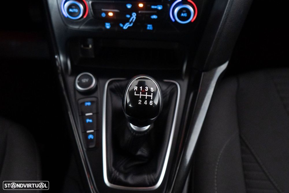 Ford Focus SW 1.0 EcoBoost Titanium - 23
