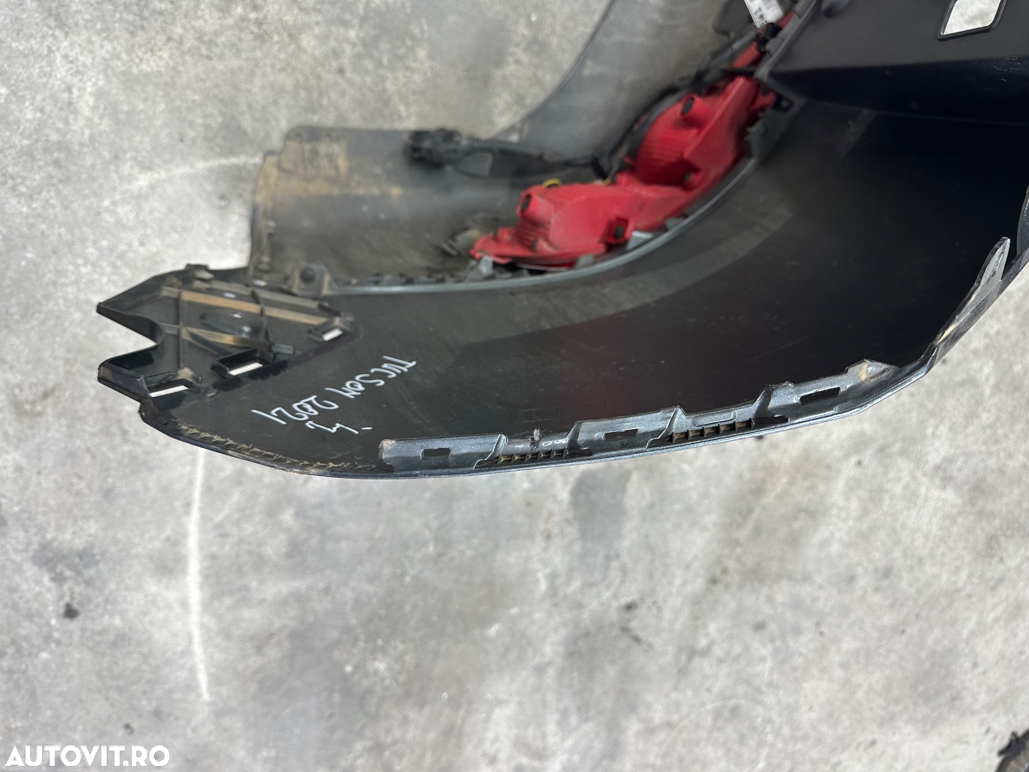 Bara spate HYUNDAI TUCSON an 2021 cu 4 senzori si ornamente ( are mic defect) - 5