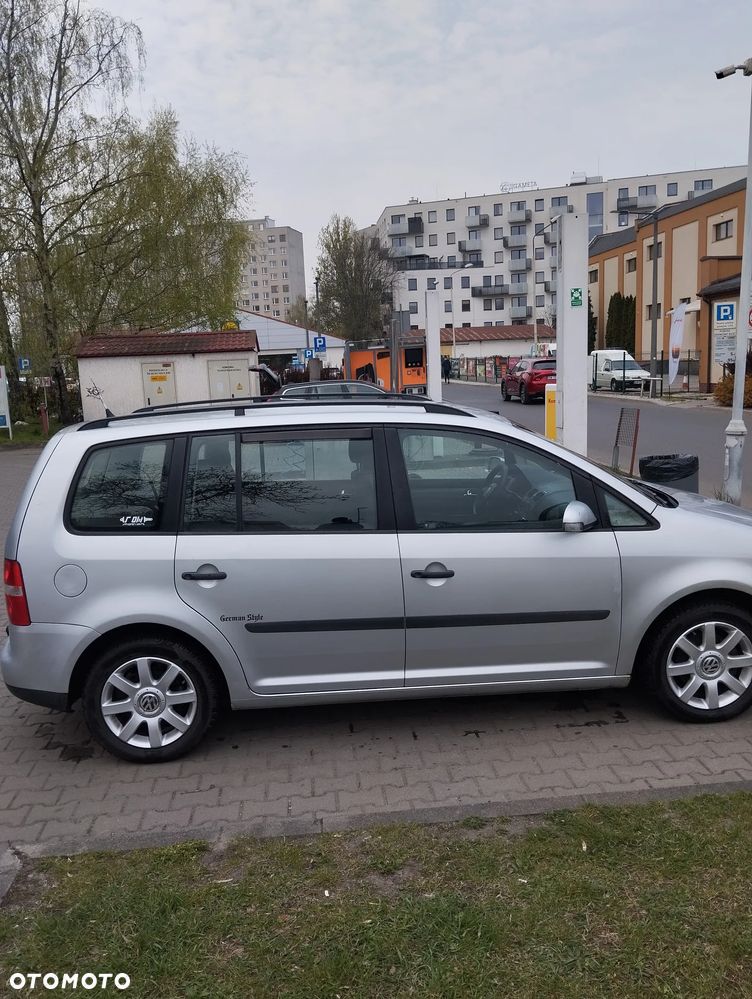 Volkswagen Touran 1.6 FSI Trendline - 2