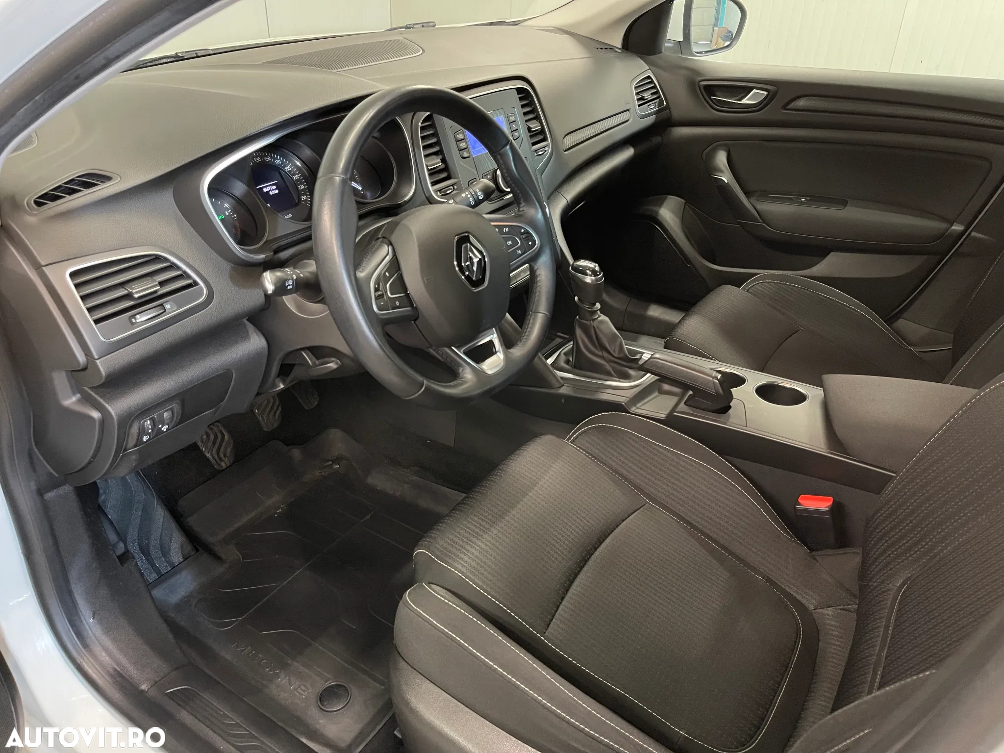 Renault Megane Blue dCi 116 Zen - 5