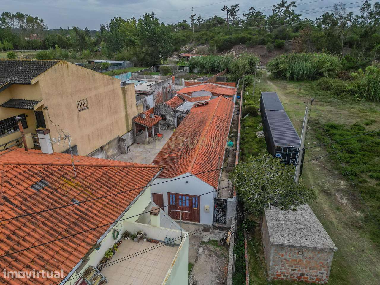 Moradia T5 com 3 suites, espaço exterior a 3 km da praia - Grande imagem: 4/34