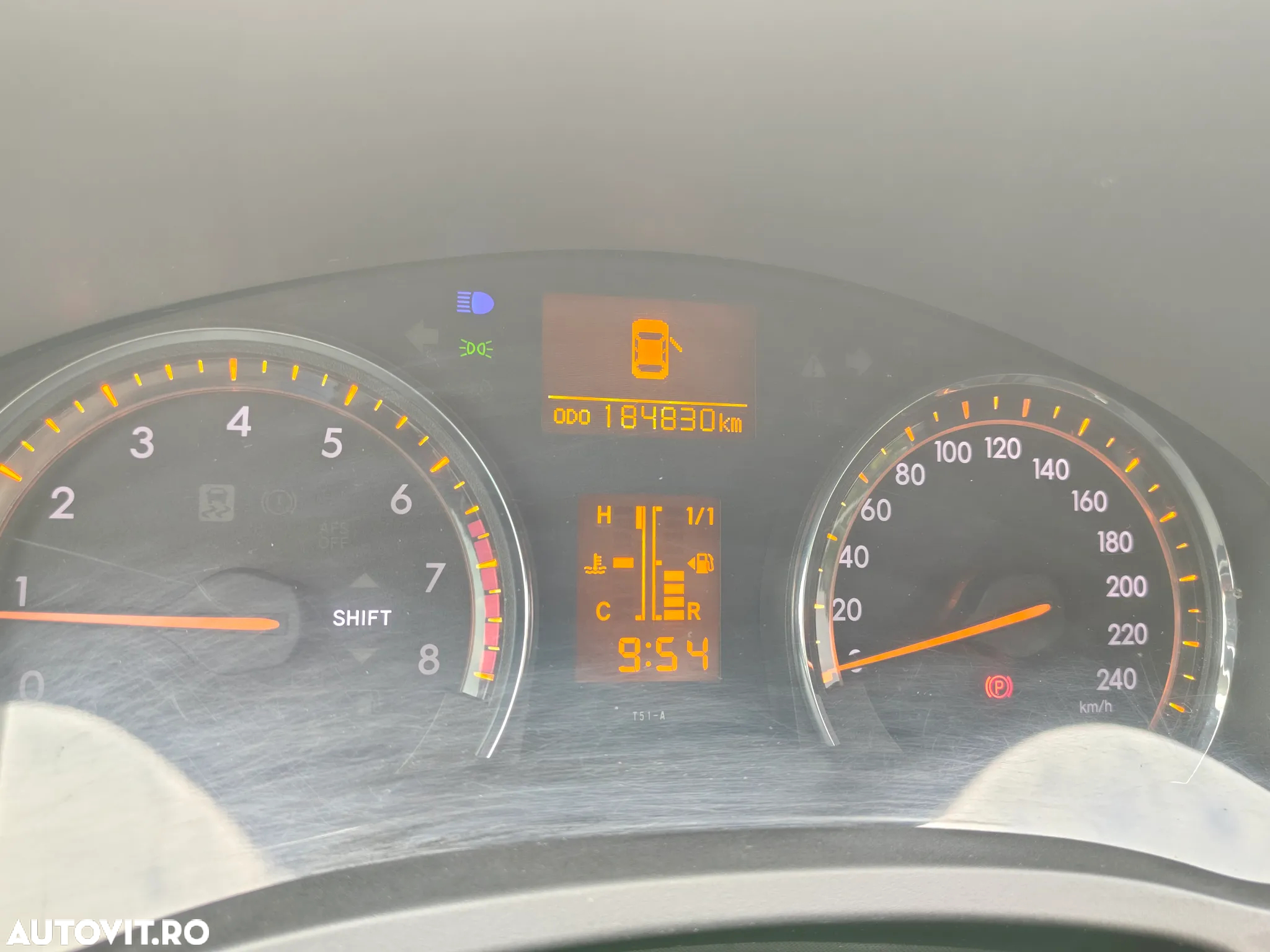 Toyota Avensis 1.8 Executive - 9
