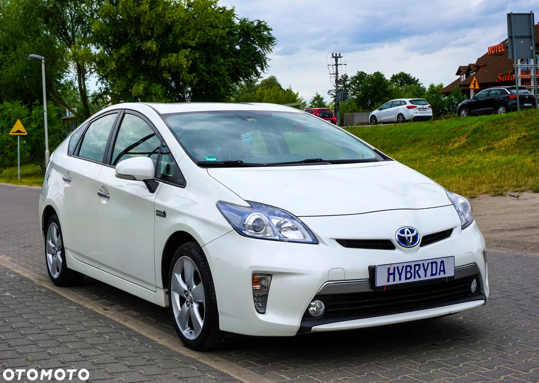 Toyota Prius Plug-in (Hybrid) Life - 15
