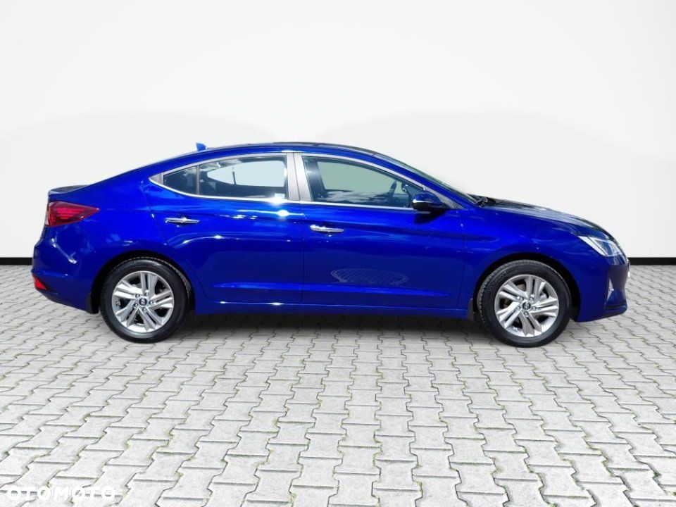 Hyundai Elantra - 4