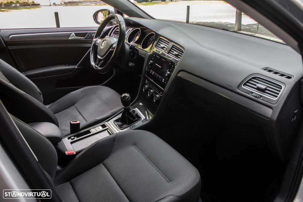 VW Golf Variant 1.6 TDi SCR Comfortline - 23