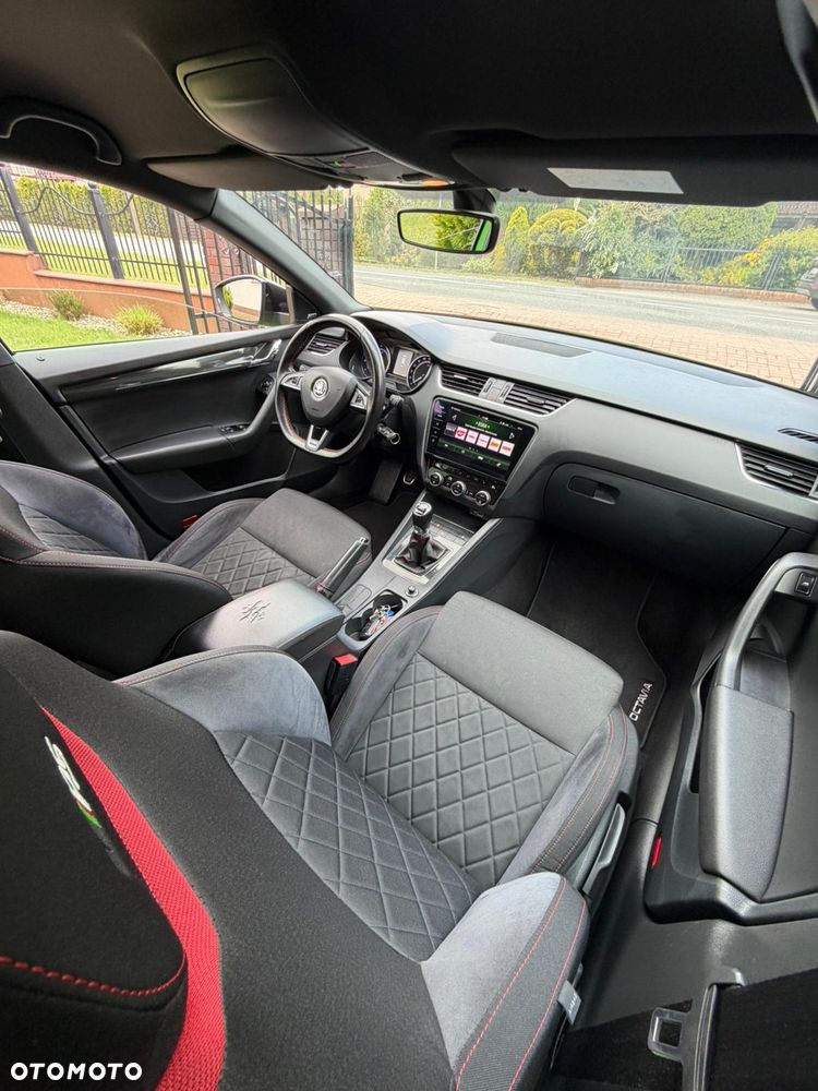 Skoda Octavia 2.0 TSI RS 230 - 23