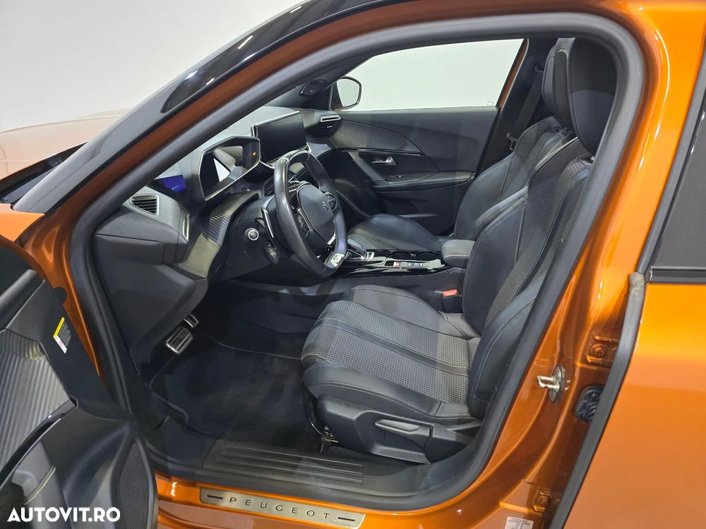Peugeot 2008 PureTech 130 EAT8 GT - 7