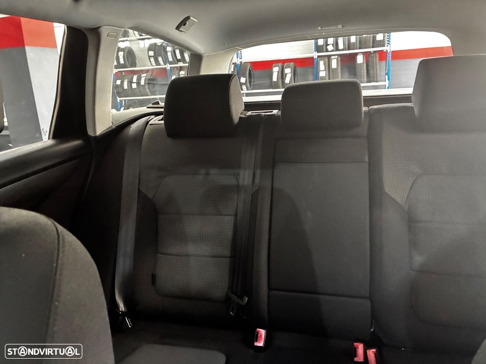 VW Passat Variant 2.0 TDI Trendline - 14