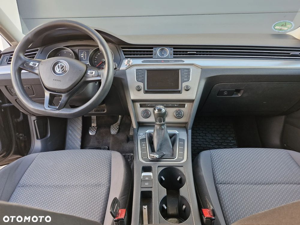 Volkswagen Passat - 4