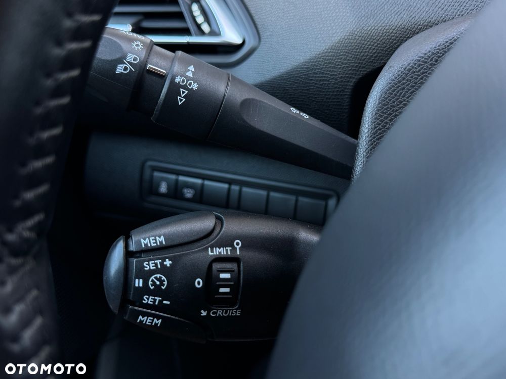 Peugeot 308 BlueHDi FAP 150 EAT6 Stop & Start Allure - 16