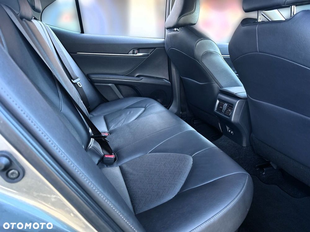 Toyota Camry 2.5 Hybrid Executive CVT - 16