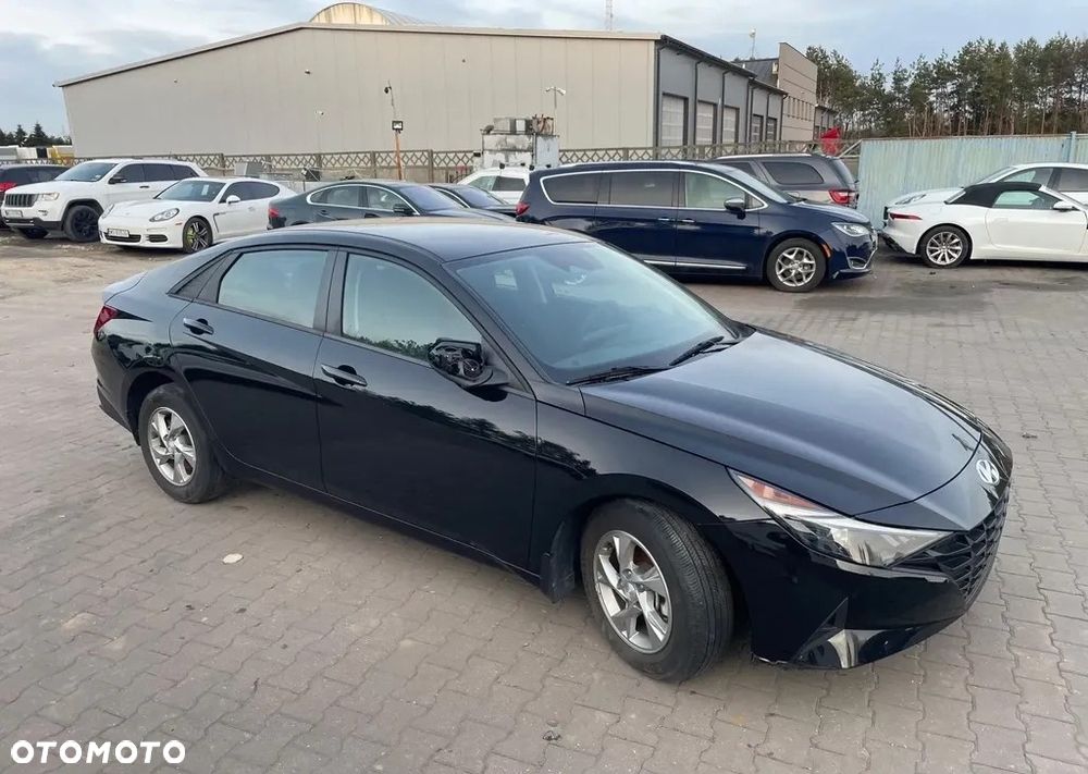 Hyundai Elantra - 1