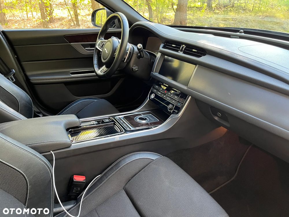 Jaguar XF 20d AWD R-Sport - 8