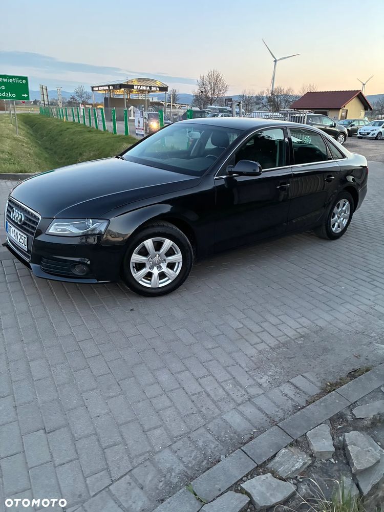 Audi A4 Limousine - 1