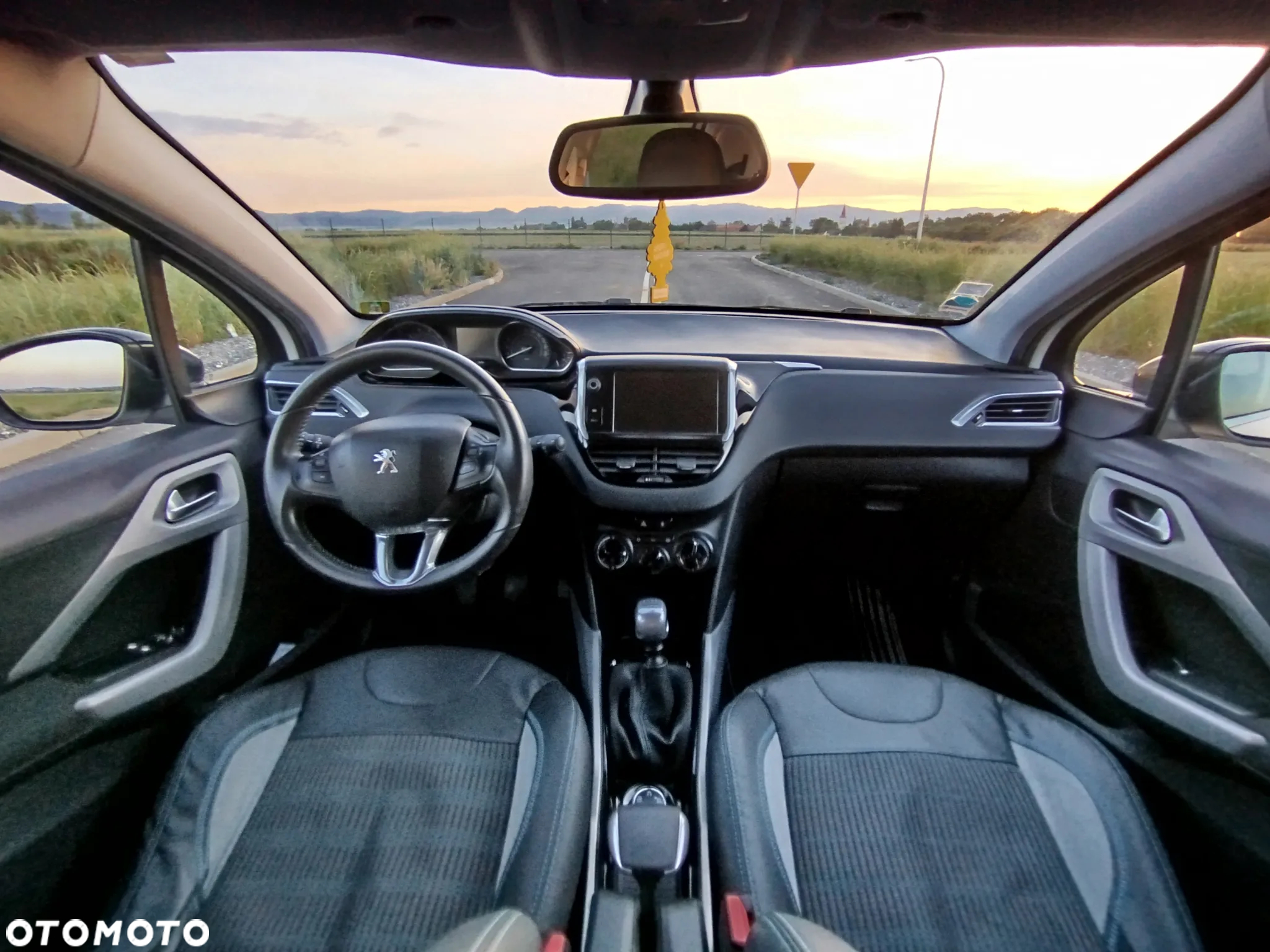 Peugeot 2008 1.2 Pure Tech Allure S&S - 3
