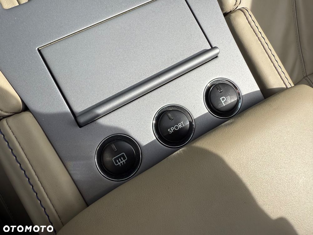 Aston Martin DB9 - 31