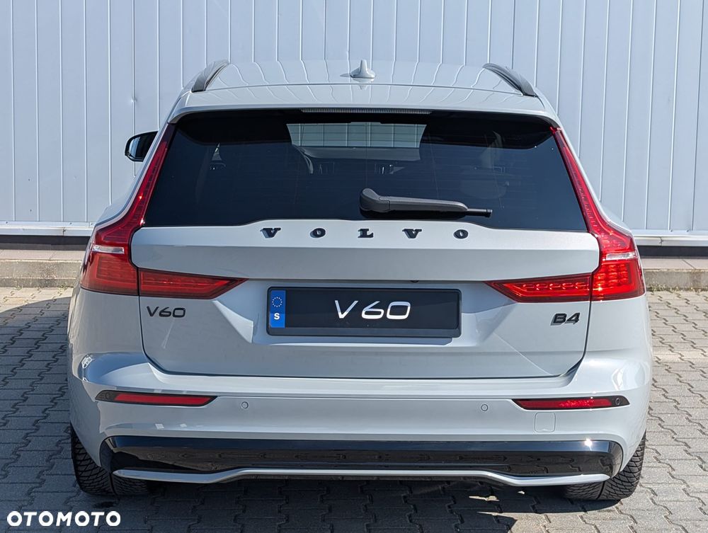 Volvo V60 B4 B DKG Plus Dark - 2