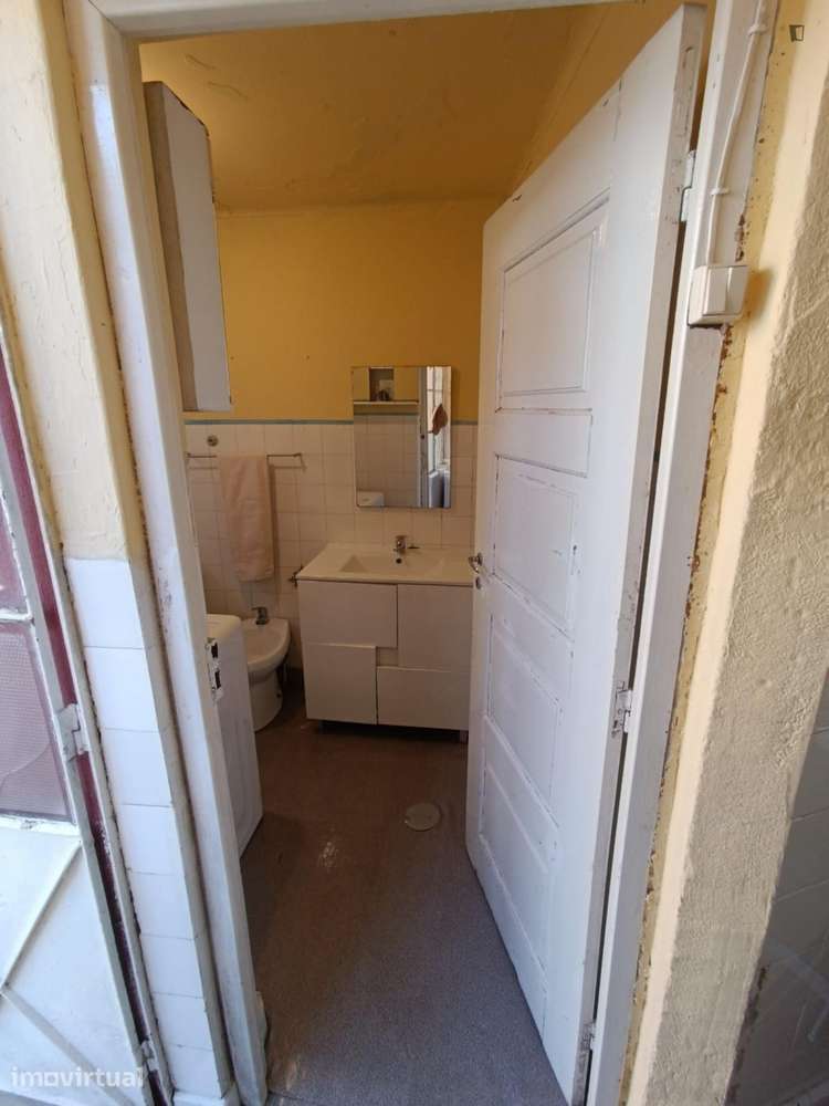 Quarto - localizado em Montarroio Coimbra - Grande imagem: 2/23