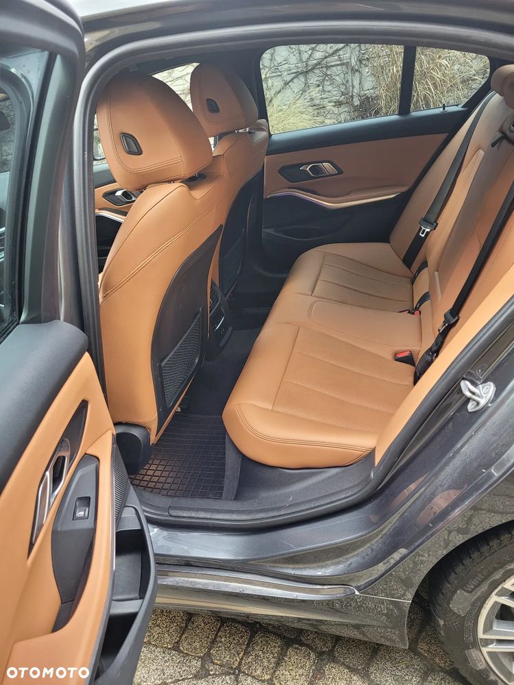 BMW Seria 3 330i xDrive M Sport sport - 9