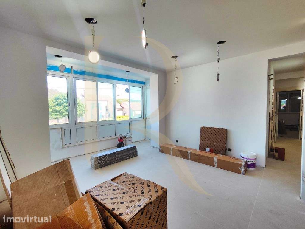 Apartamento T4 remodelado em Laranjeiro - Almada - Grande imagem: 2/26