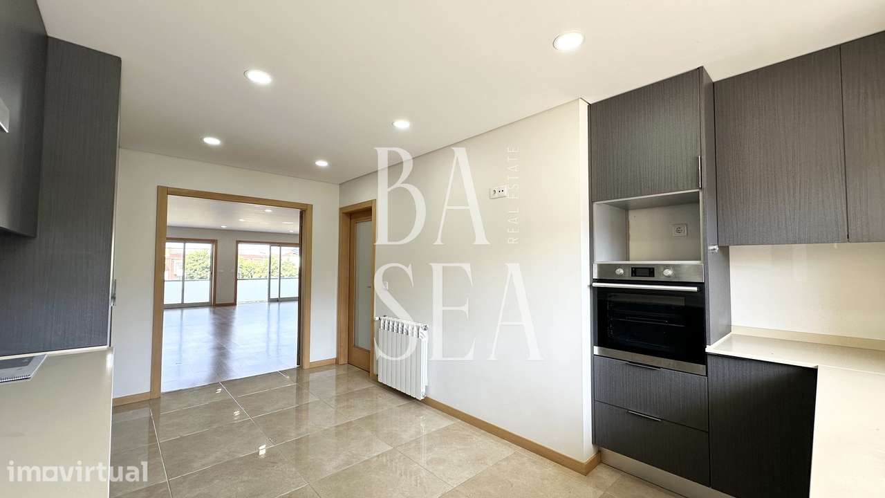 Moradia em banda T4 com garagem para 4 carros em Parada de Tibães Brag - Grande imagem: 5/36