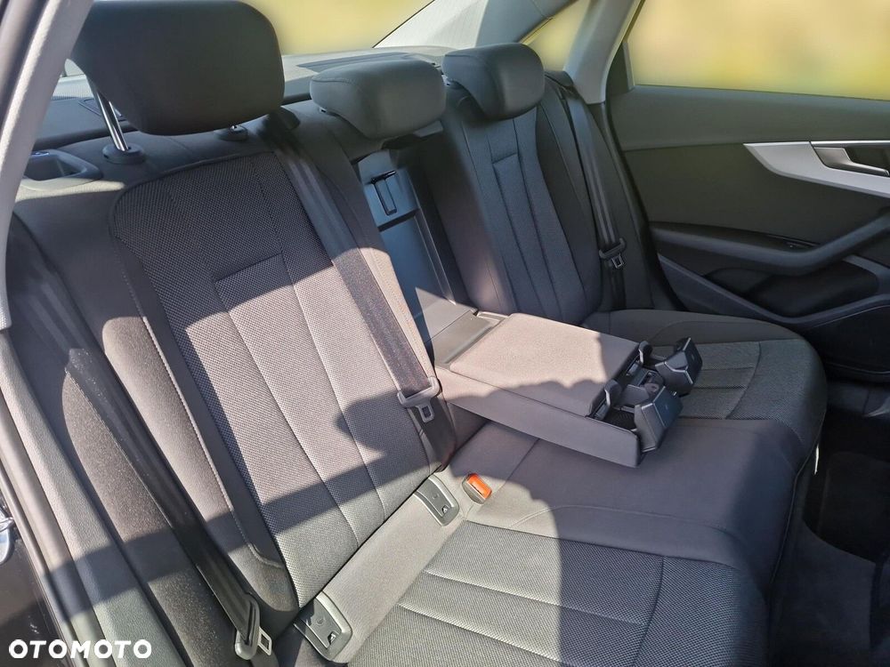 Audi A4 Limousine - 11