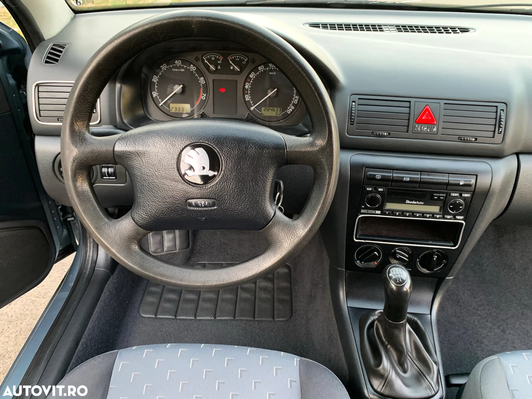 Skoda Octavia 1.6 Ambiente - 13