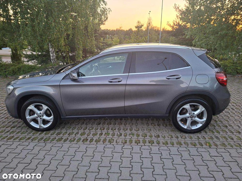 Mercedes-Benz GLA - 4